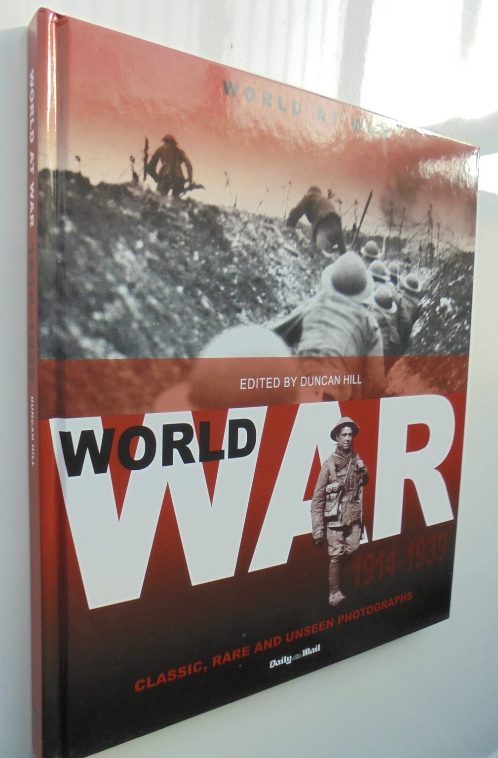 World at War - Classic, Rare and Unseen Photographs 1914 - 1939. By Duncan Hill