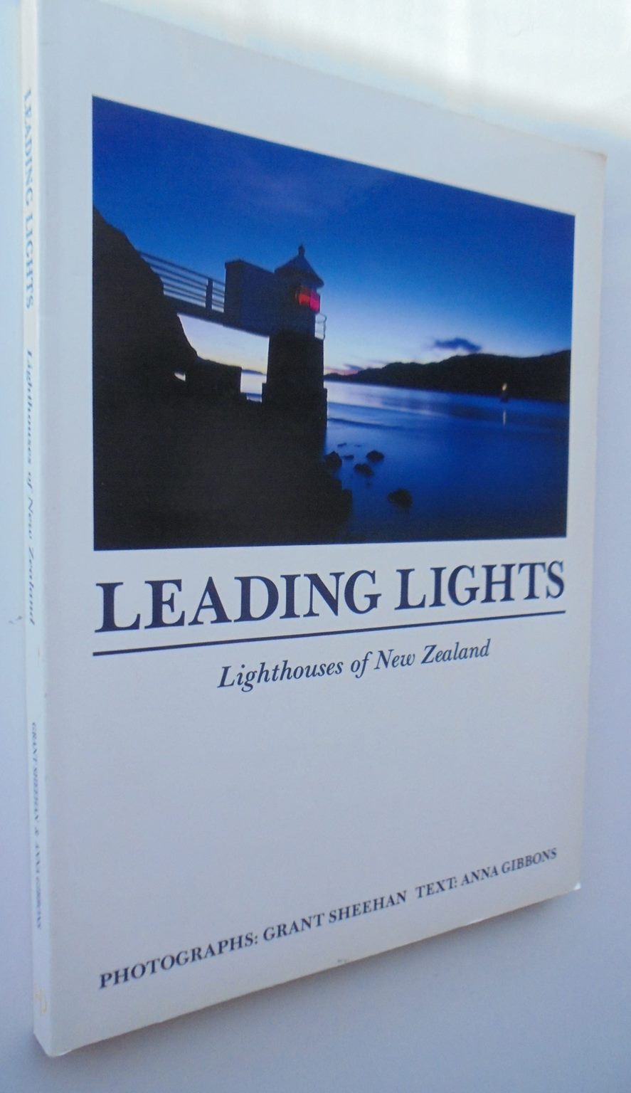 Leading Lights: Lighthouses of New Zealand by Grant Sheehan.