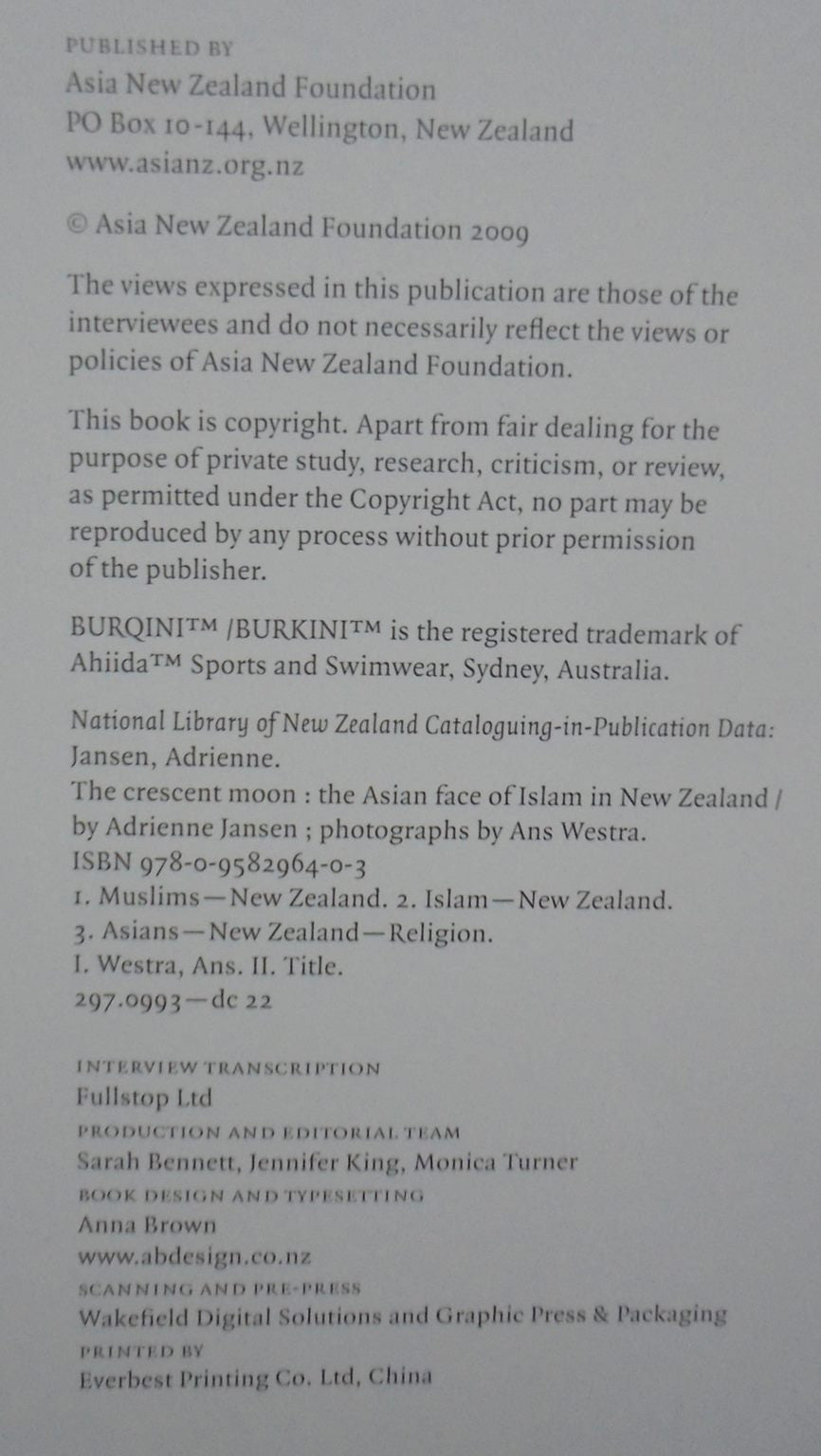 The Crescent Moon: The Asian Face of Islam in New Zealand. Photographs by Ans Westra. Text by Adrienne Jansen.